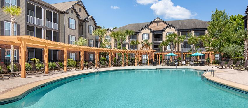 Colonial Grand At Godley Lake